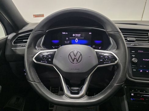 Used 2022 Volkswagen Tiguan SE R-Line image 4