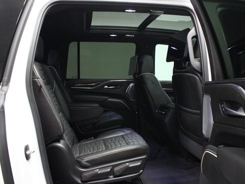 Used 2024 Cadillac Escalade ESV Sport Platinum w/ LPO, ONYX Package AWD/4WD image 17