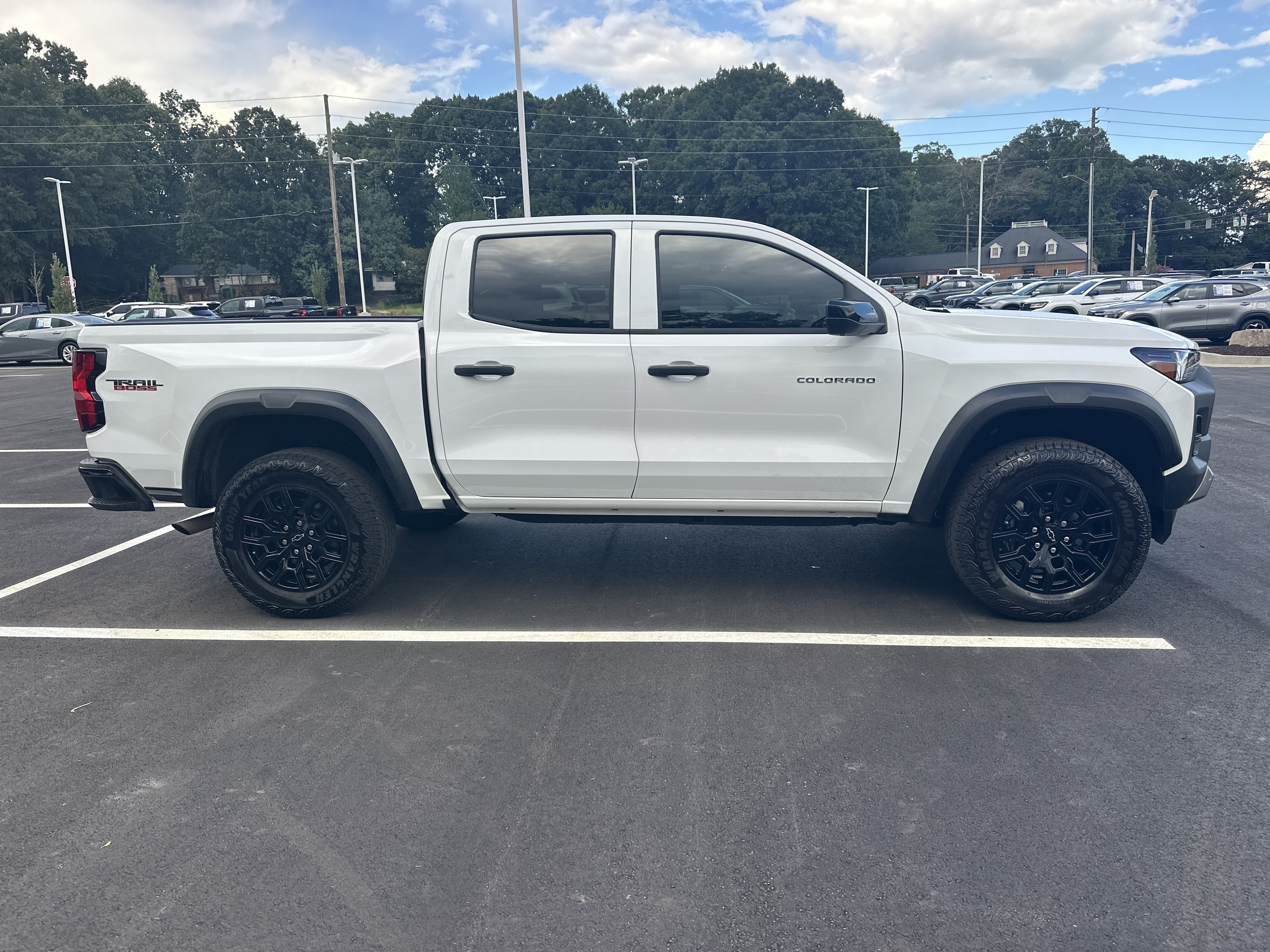 Used 2024 Chevrolet Colorado Trail Boss w/ Technology Package AWD/4WD image 9