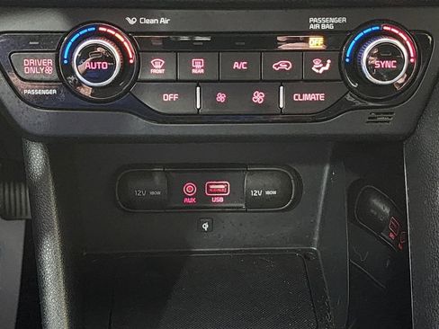 Used 2017 Kia Niro Touring w/ Advanced Technology Package image 27