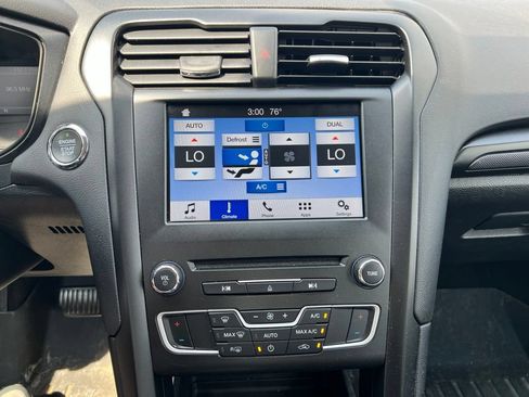 Used 2018 Ford Fusion SE w/ Equipment Group 201A AWD/4WD image 8