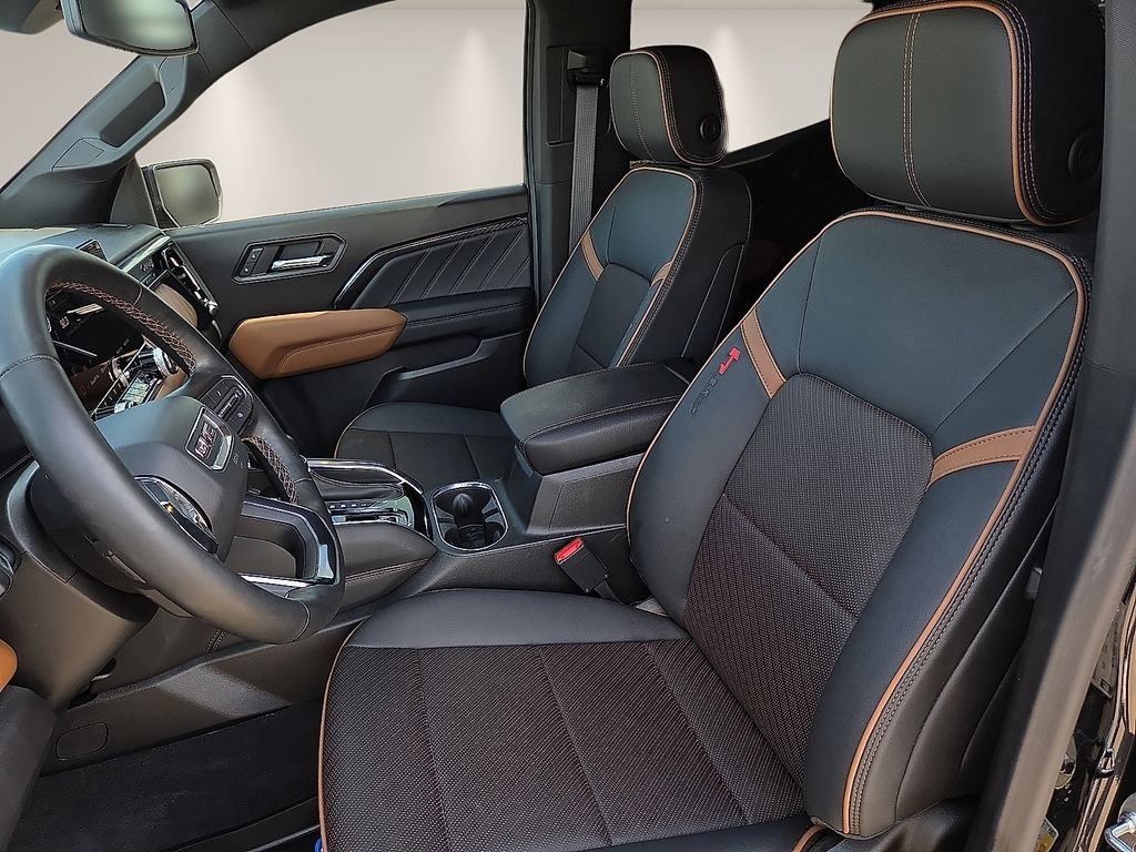 Used 2025 GMC Canyon AT4 w/ AT4 Premium Package AWD/4WD image 12