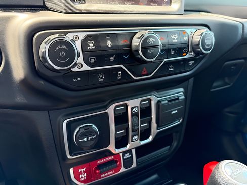 Used 2023 Jeep Gladiator Mojave w/ LED Lighting Group AWD/4WD image 61