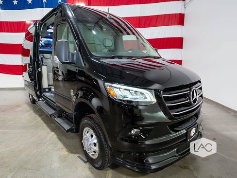 Used 2024 Mercedes-Benz Sprinter 3500 image 32