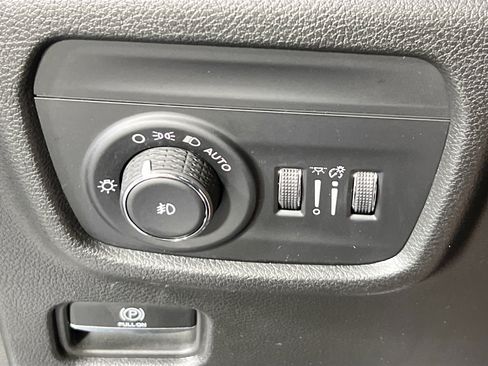 Used 2023 Jeep Grand Cherokee Limited AWD/4WD image 10
