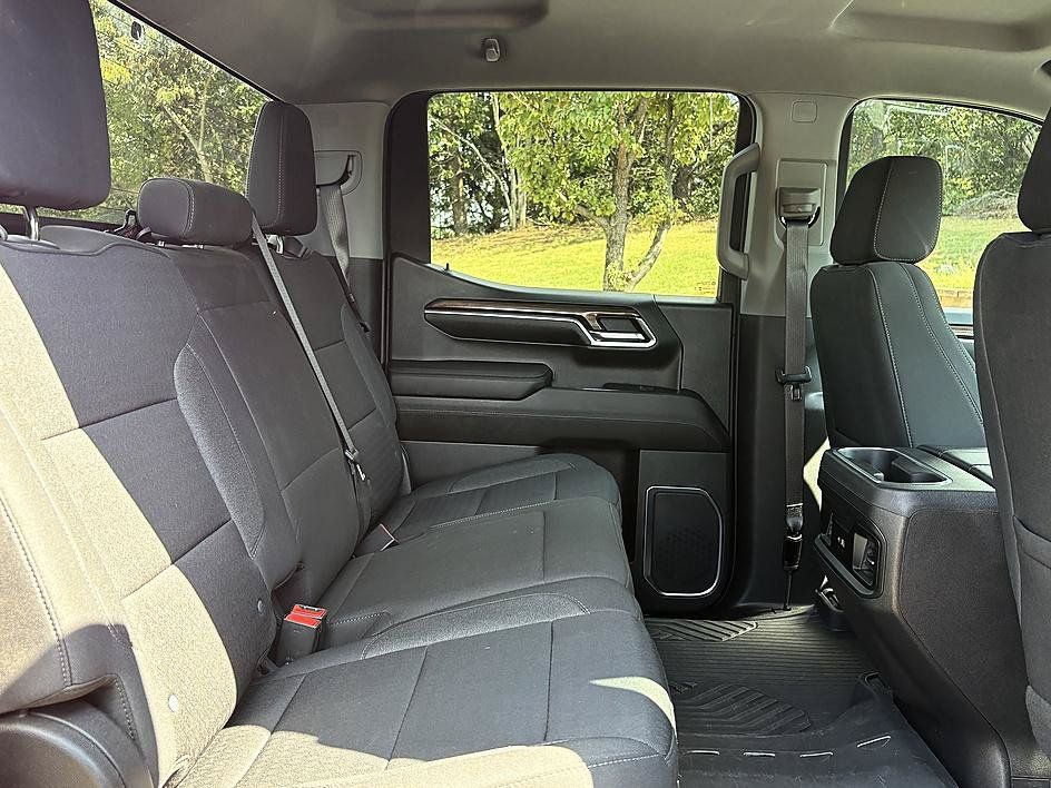 Used 2024 Chevrolet Silverado 1500 LT Trail Boss AWD/4WD image 9