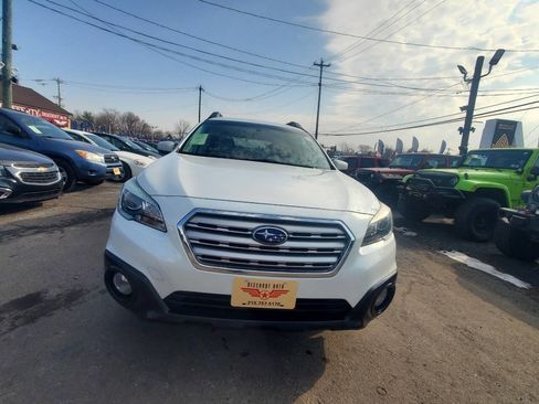 Used 2017 Subaru Outback 2.5i Premium image 7