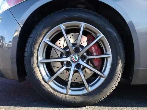 Used 2018 Alfa Romeo Giulia AWD image 8