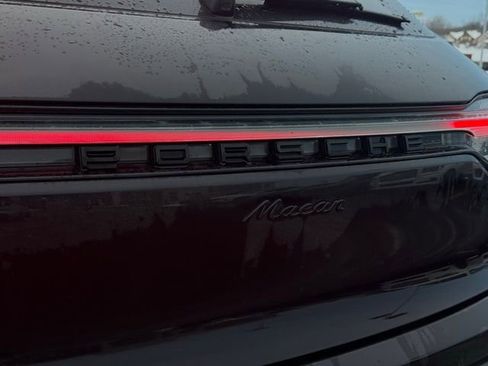 Used 2024 Porsche Macan Base image 8