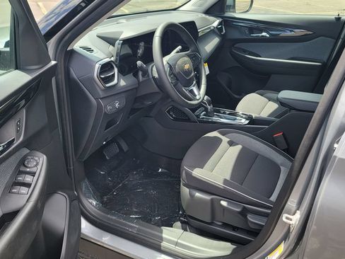 New 2026 Chevrolet TrailBlazer LT w/ LT Cold Weather Package FWD image 18
