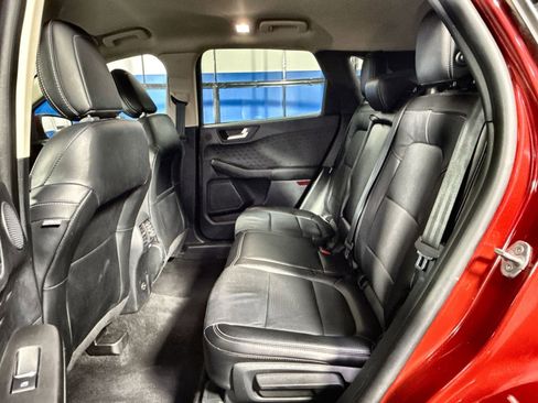 Used 2020 Ford Escape Titanium image 32