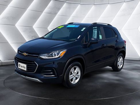 Certified 2022 Chevrolet Trax LT w/ LT Convenience Package AWD/4WD image 1