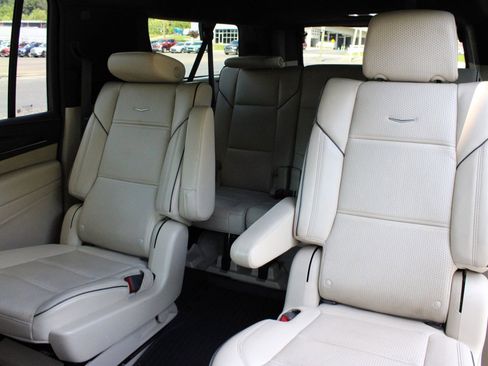 Used 2023 Cadillac Escalade ESV Premium Luxury w/ Performance Package AWD/4WD image 17
