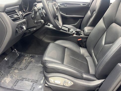 Used 2023 Porsche Macan image 25