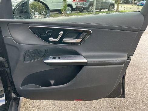 Used 2024 Mercedes-Benz GLC 300 4MATIC image 36