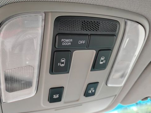 Used 2019 Kia Sedona LX FWD image 13