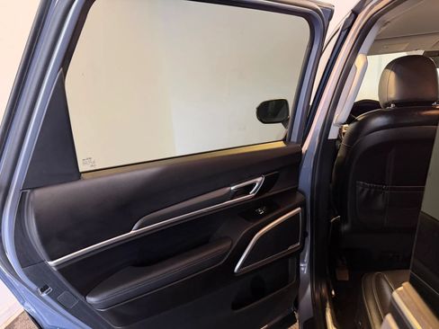 Used 2020 Kia Telluride LX AWD/4WD image 31