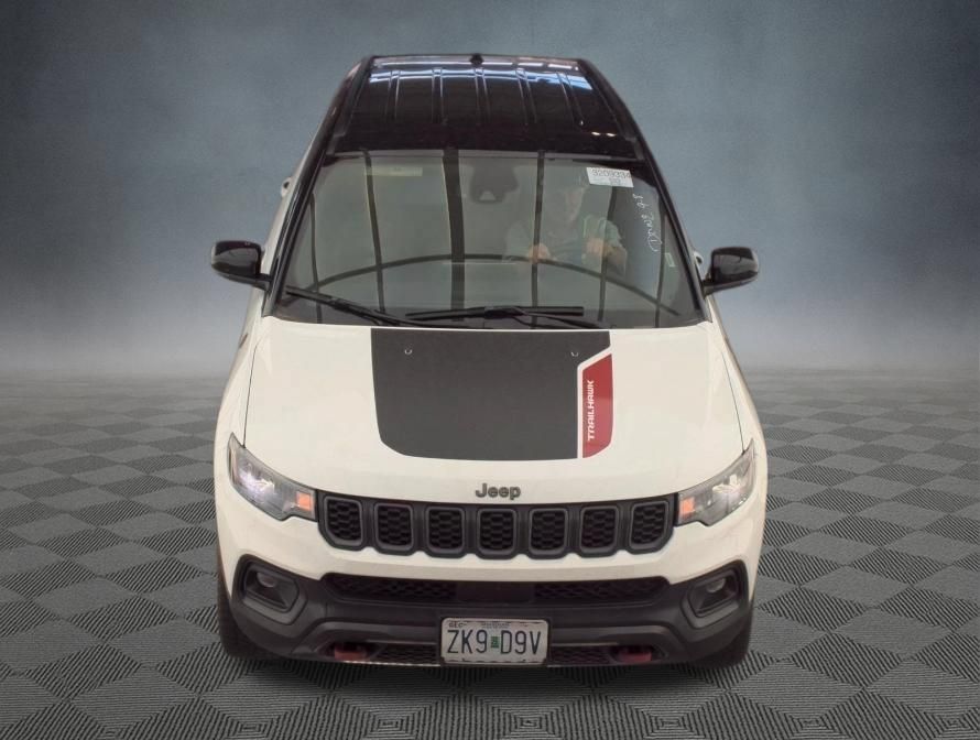 Used 2025 Jeep Compass Trailhawk AWD/4WD image 6