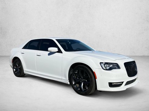 Used 2023 Chrysler 300 Touring L w/ Safetytec Plus Group RWD image 3