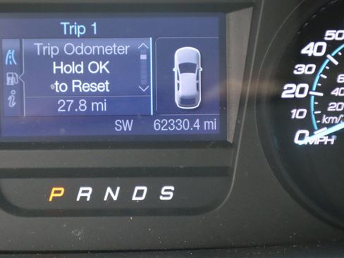 Used 2018 Ford Taurus SE FWD image 9