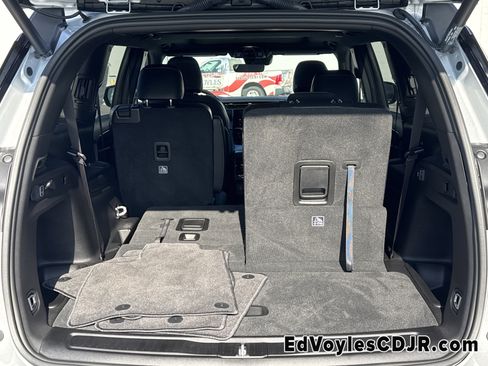 Used 2025 Jeep Grand Cherokee L Altitude image 24