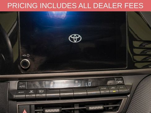 Used 2025 Toyota Camry SE FWD image 12
