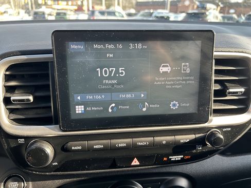 Certified 2024 Hyundai Venue SEL image 25