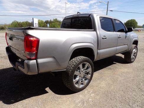 Used 2016 Toyota Tacoma SR w/ Towing Package AWD/4WD image 4