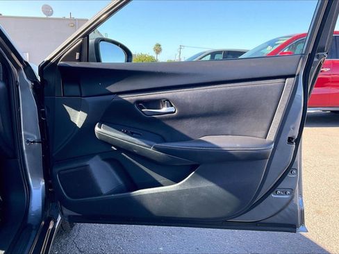 Used 2025 Nissan Sentra SV FWD image 21