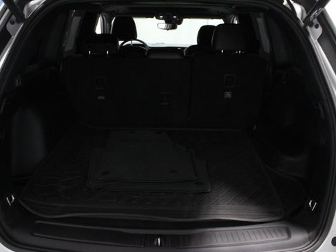 Used 2023 Jeep Grand Cherokee Altitude AWD/4WD image 13