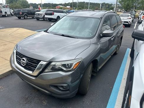 Used 2017 Nissan Pathfinder SV w/ SV Cold Weather Package FWD image 1