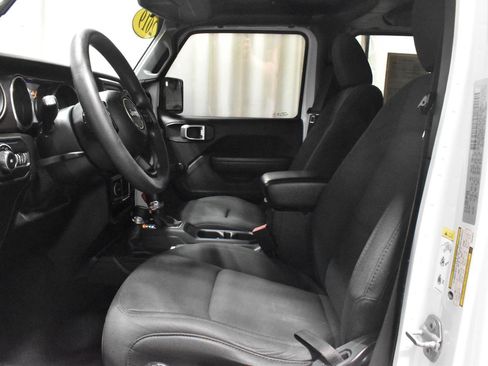 Used 2019 Jeep Wrangler Unlimited Sport image 3