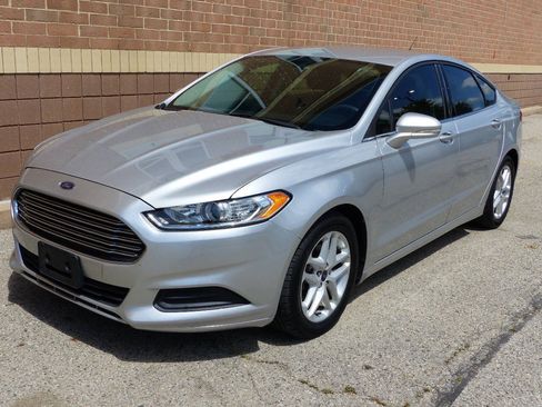 Used 2016 Ford Fusion SE FWD image 6
