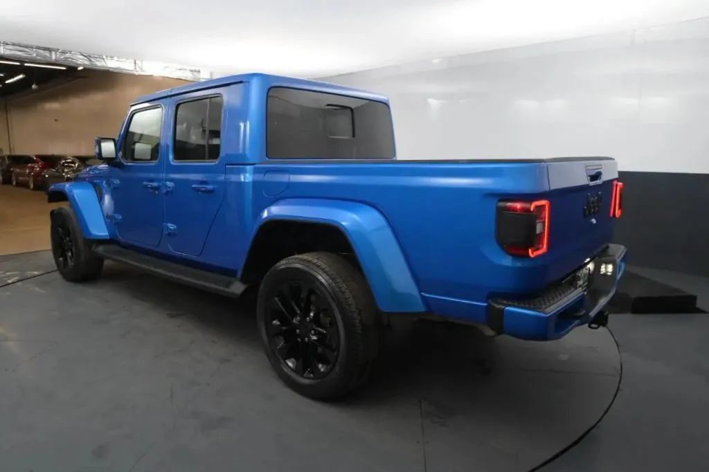 Used 2023 Jeep Gladiator Overland AWD/4WD image 3