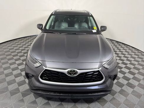Used 2024 Toyota Highlander XLE image 9