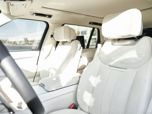 Used 2024 Land Rover Range Rover SV image 46