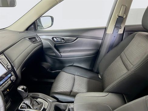 Used 2017 Nissan Rogue SV w/ SV Premium Package image 19