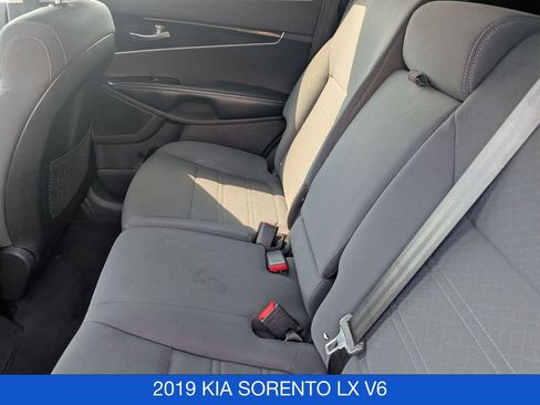 Used 2019 Kia Sorento AWD V6 image 16