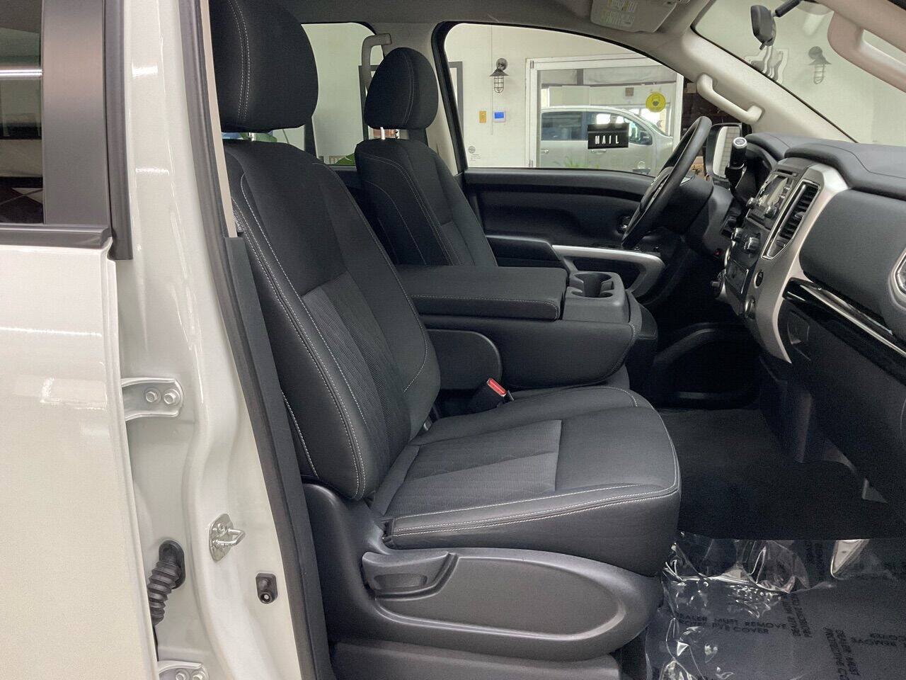 Used 2018 Nissan Titan SV AWD/4WD image 15