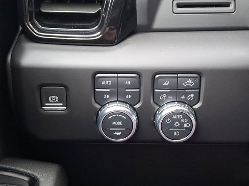 Used 2023 GMC Sierra 1500 AT4 w/ AT4 Premium Package image 24