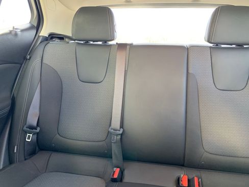 Used 2025 Buick Encore GX Preferred image 38