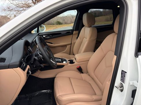 New 2026 Porsche Macan image 5