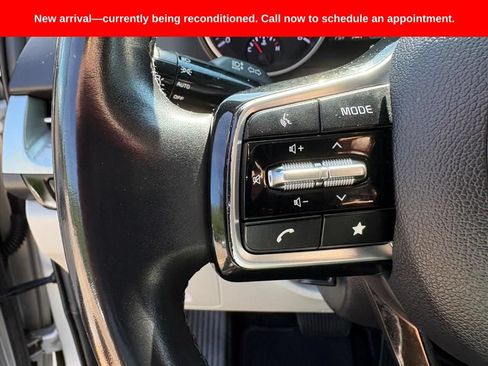 Used 2022 Kia Carnival LX FWD image 12