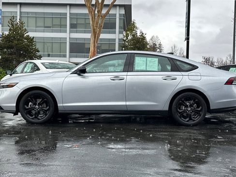 Certified 2025 Honda Accord SE image 6