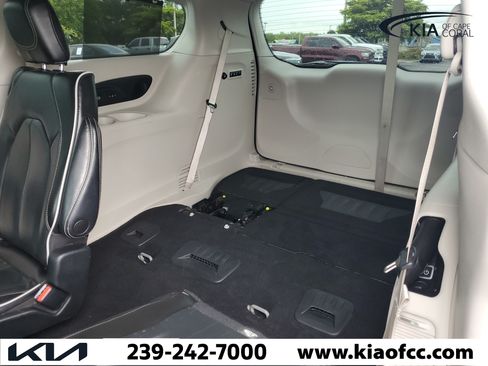 Used 2022 Chrysler Pacifica Limited FWD image 12