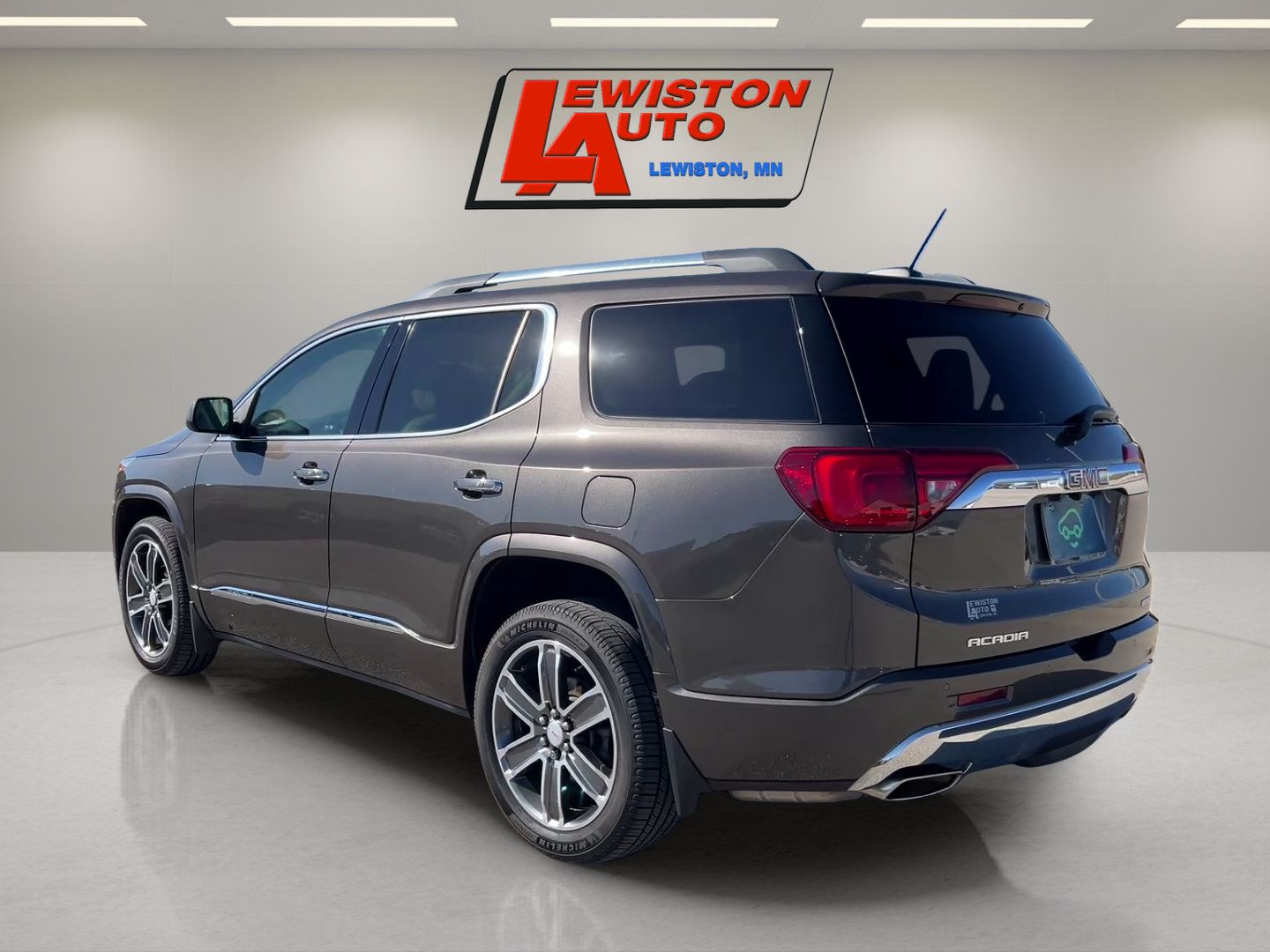 Certified 2019 GMC Acadia Denali w/ Technology Package AWD/4WD image 3