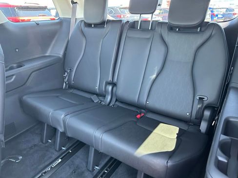 Used 2025 Kia Carnival SX FWD image 27