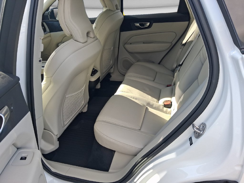 Used 2024 Volvo XC60 B5 Ultimate w/ Protection Package Premier AWD/4WD image 9