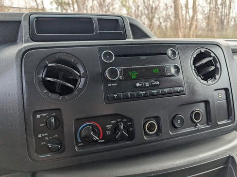 Used 2011 Ford E-350 and Econoline 350 XLT image 11