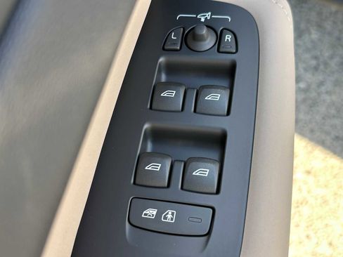 New 2026 Volvo XC60 B5 Plus w/ Climate Package image 21